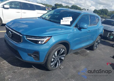 2024 Volvo Xc40 B5 Plus Bright Theme z USA, uszkodzony, nr VIN YV4L12UEXR2232406
